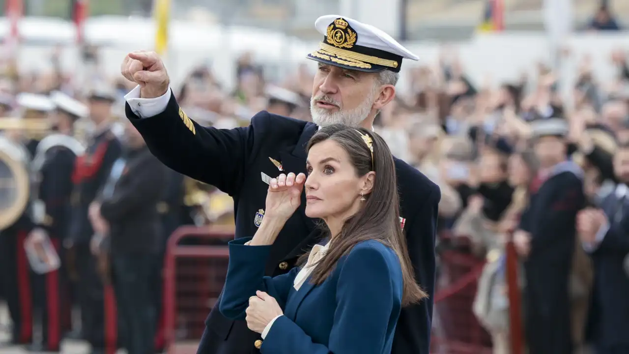 Las lágrimas incontrolables de la reina Letizia y el rey Felipe en la despedida a Leonor en Elcano