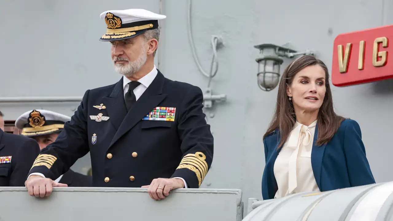 De las palabras de Letizia al doble gesto de amor de Felipe: Todo lo que no se ha visto de la histórica despedida de Leonor en Elcano