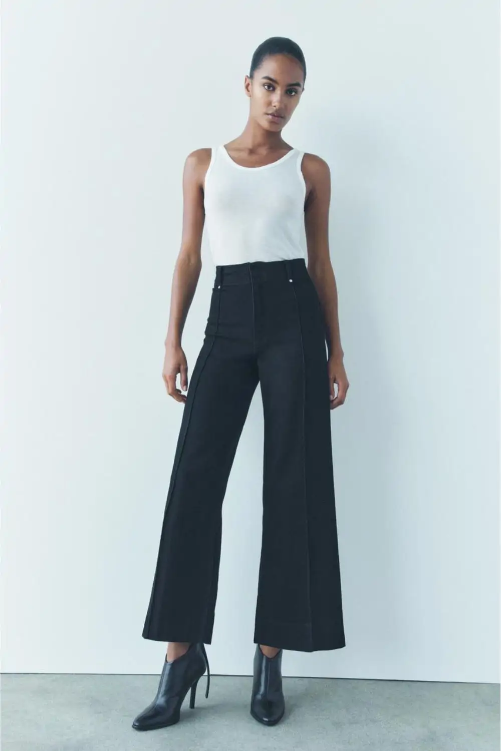 Jeans wide leg de tiro alto en color negro