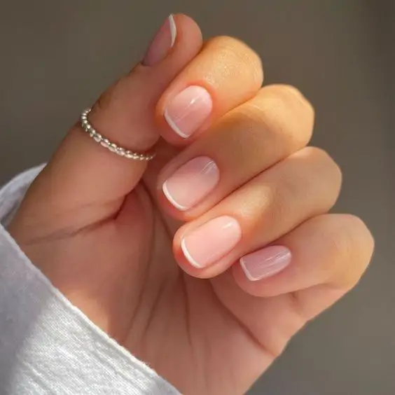 Manicura francesa clásica