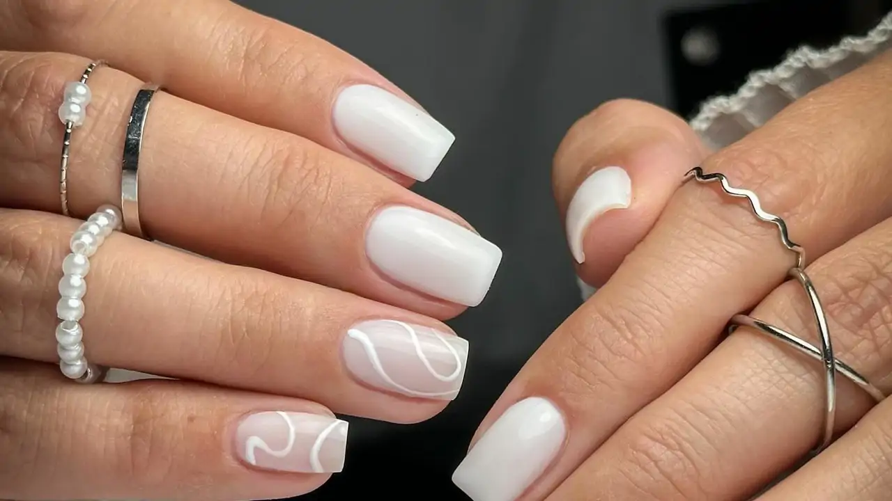 Las uñas cuadradas son tendencia: 5 colores y diseños para apuntarte a la manicura más bonita de 2025