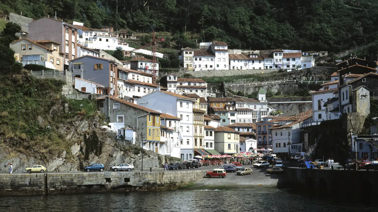 Está en Asturias, triunfa por este queso y es considerado el pueblo costero más bonito de España