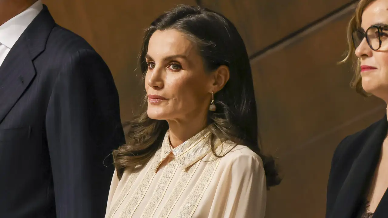 El viaje secreto y en solitario de la reina Letizia tras su acto en Polonia: la prensa portuguesa desvela el motivo