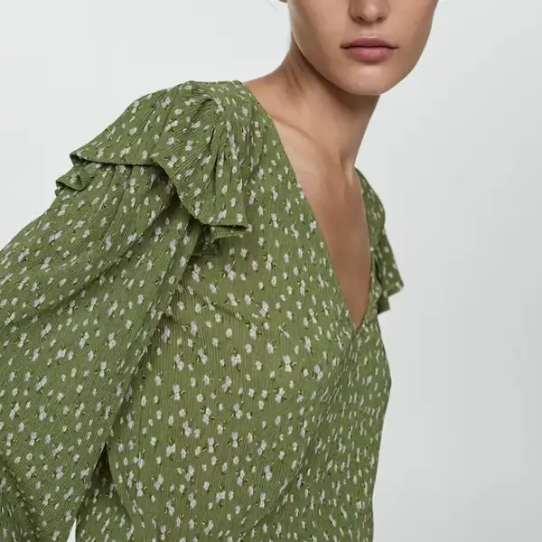 Blusa estampada con volantes de Mango