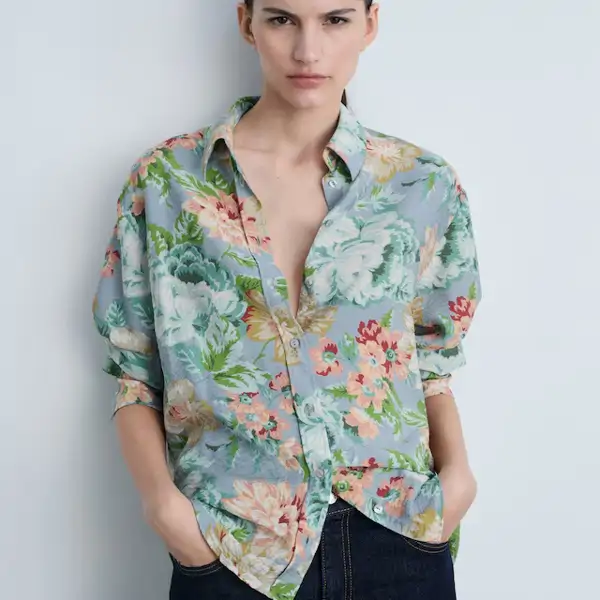 Camisa regular con estampado floral de Mango