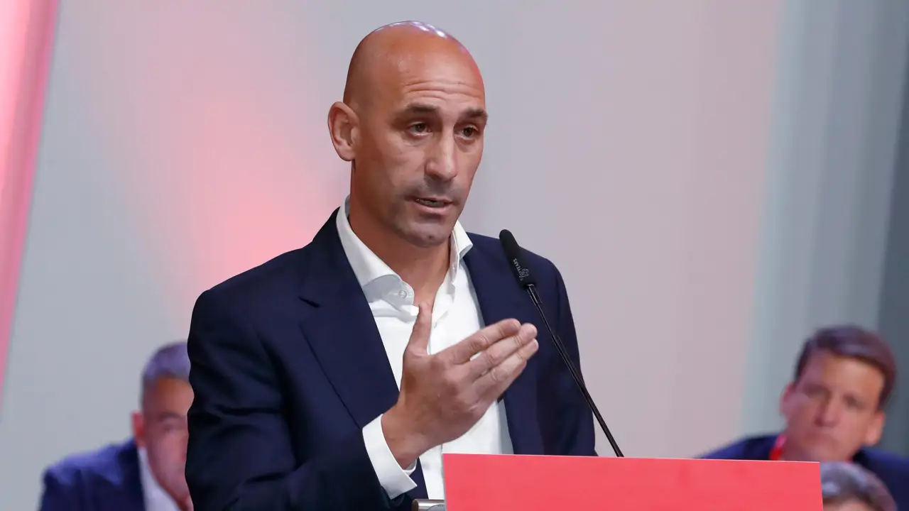 Así explica la prensa extranjera el “juicio del beso” a Luis Rubiales: “Se enfrenta a dos años y medio de prisión”