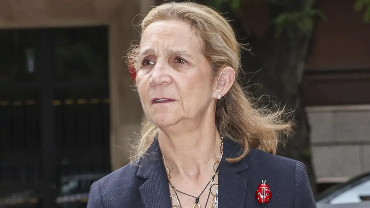 Descubrimos el paradero de la infanta Elena tras dar plantón a su padre y a la familia real griega 