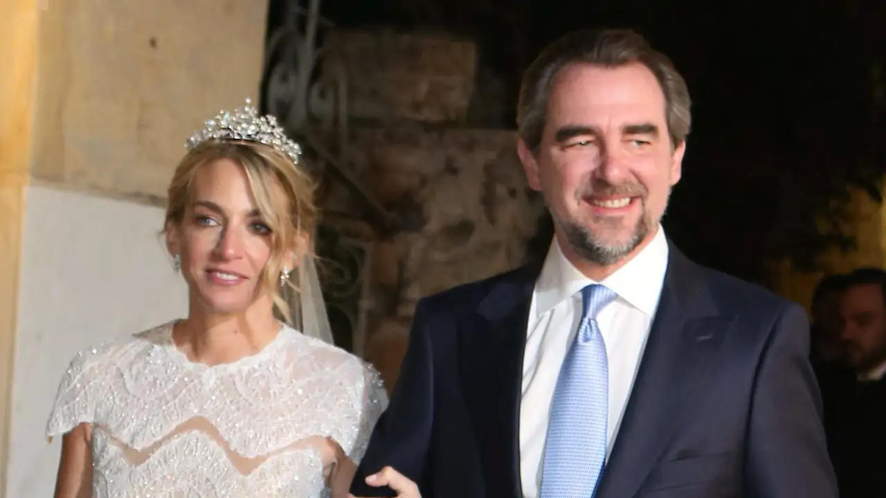 De los piropos a la reina Sofía a la polémica tiara de la novia: Todo lo que no se vio de la boda de Nicolás de Grecia y Chrysi Vardinoyannis en Atenas