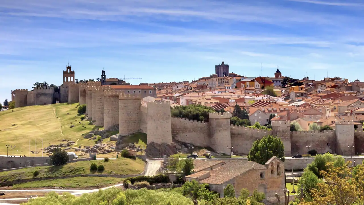 La ciudad amurallada más pequeña del mundo existe y está en España