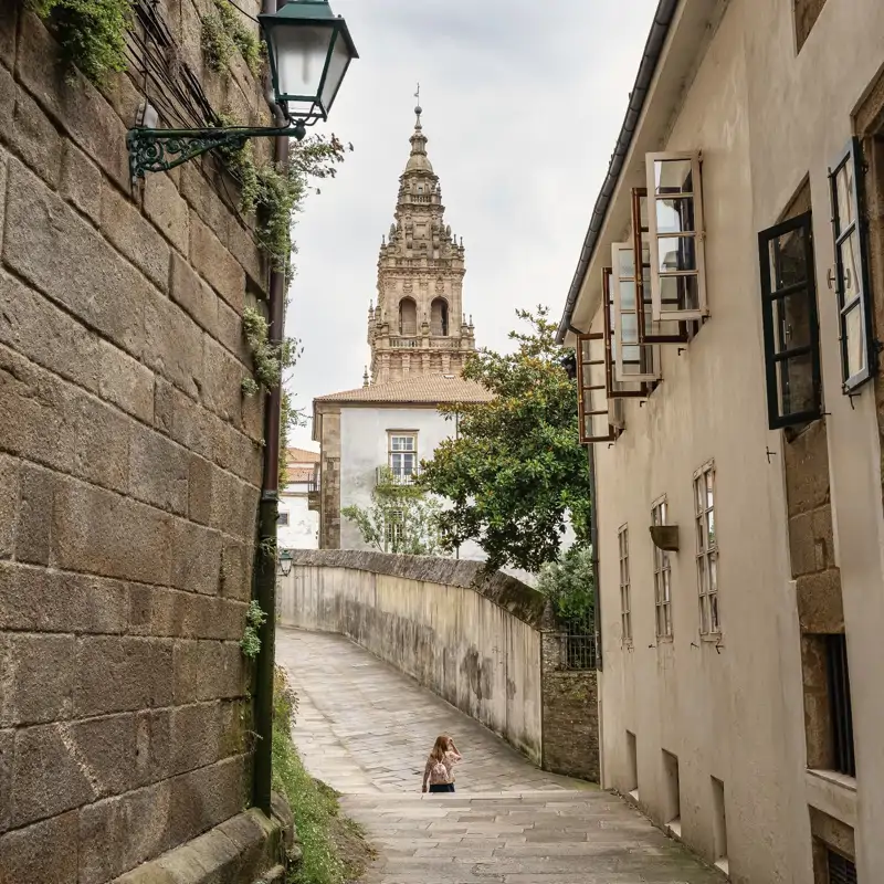 Viajamos a Galicia: Los rincones, monumentos y platos imprescindibles que debes probar en su ciudad más emblemática