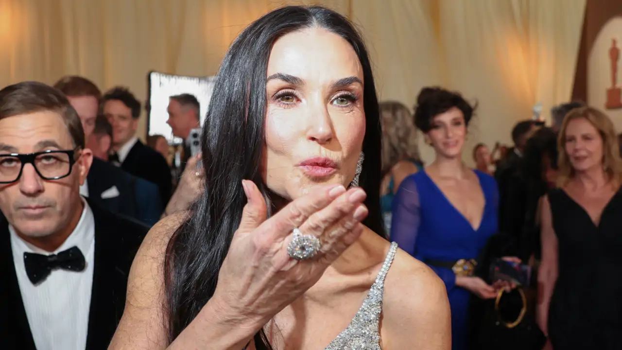 Una lectora de labios revela la tajante reacción de Demi Moore al perder el Oscar a la mejor actriz