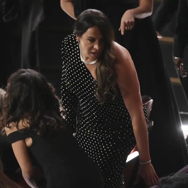 Karla Sofía Gascón evita la alfombra roja de los Oscars 2005 pero no la polémica en su noche más agridulce