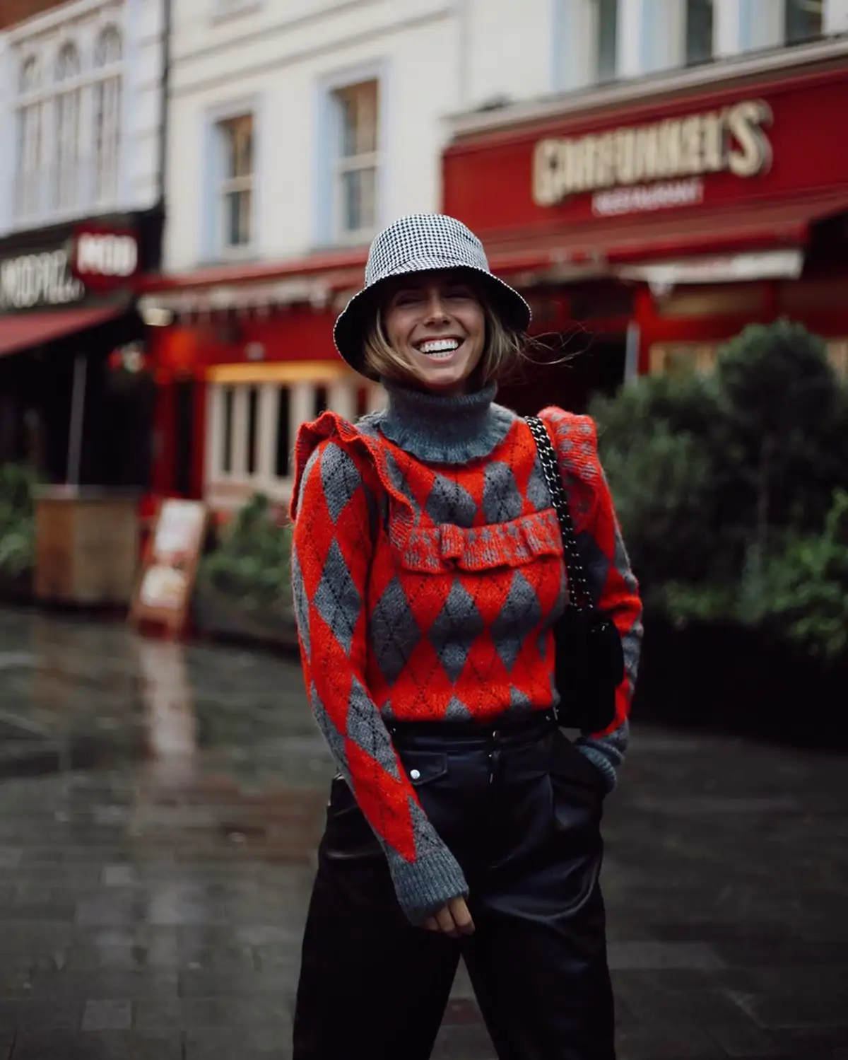 lucia barcena con gorro de lluvia b0d66b3e