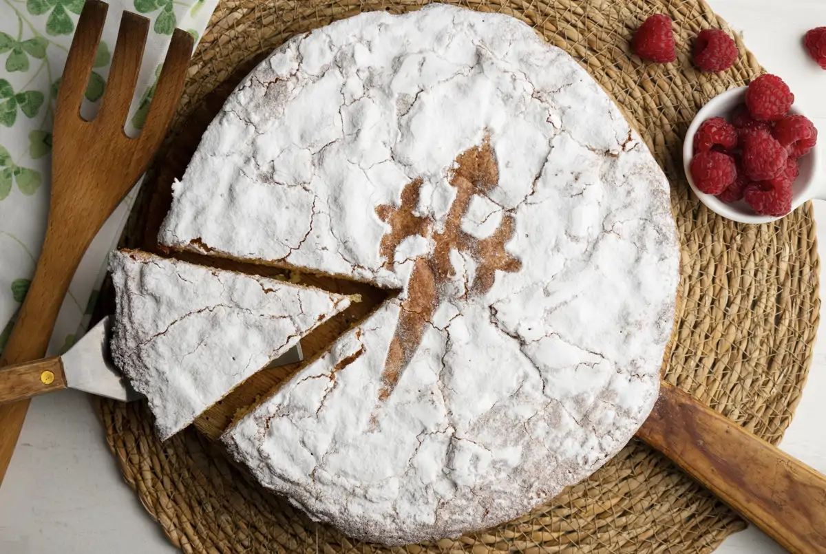 Tarta de Almendra de Santiago