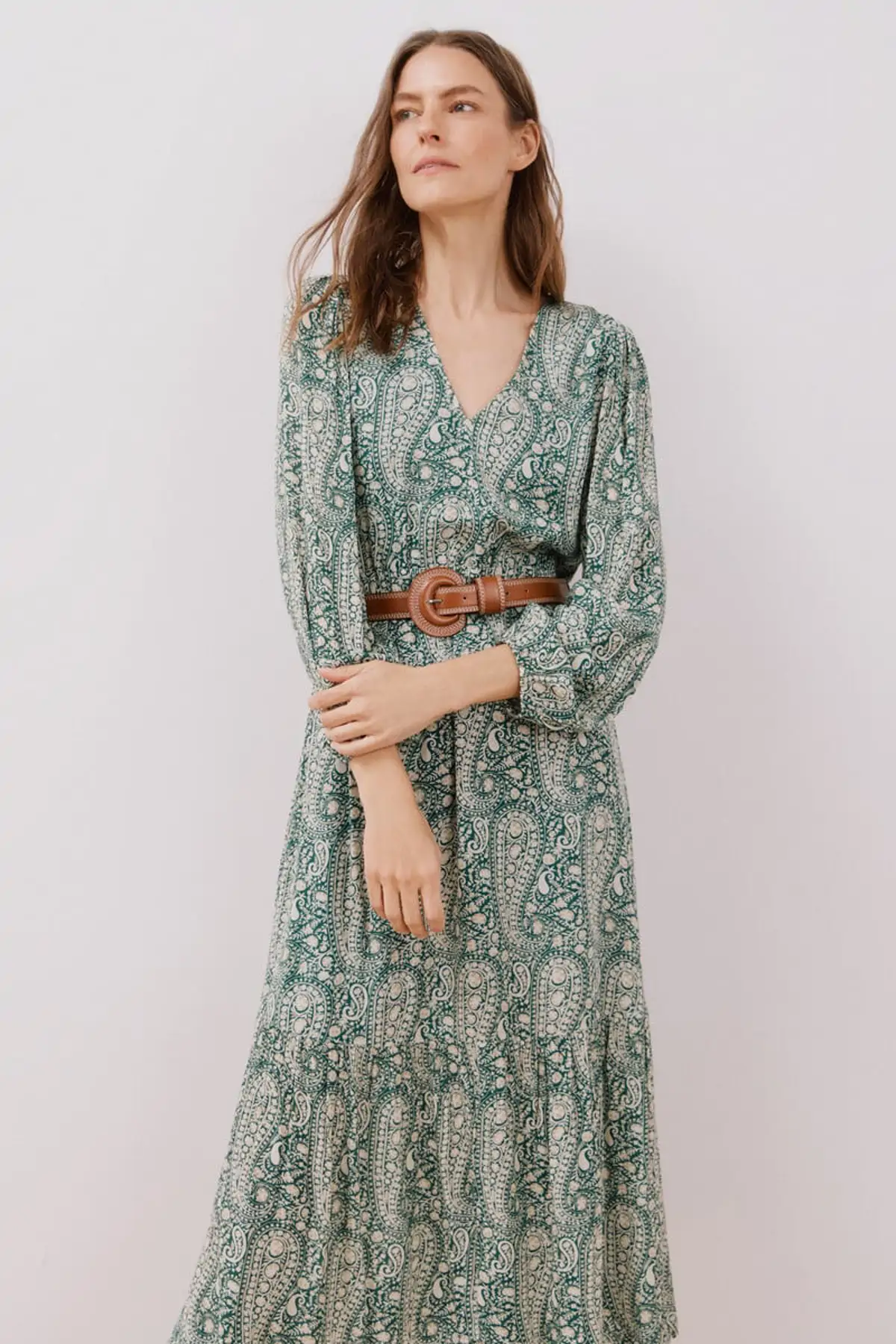 Vestido con estampado paisley.