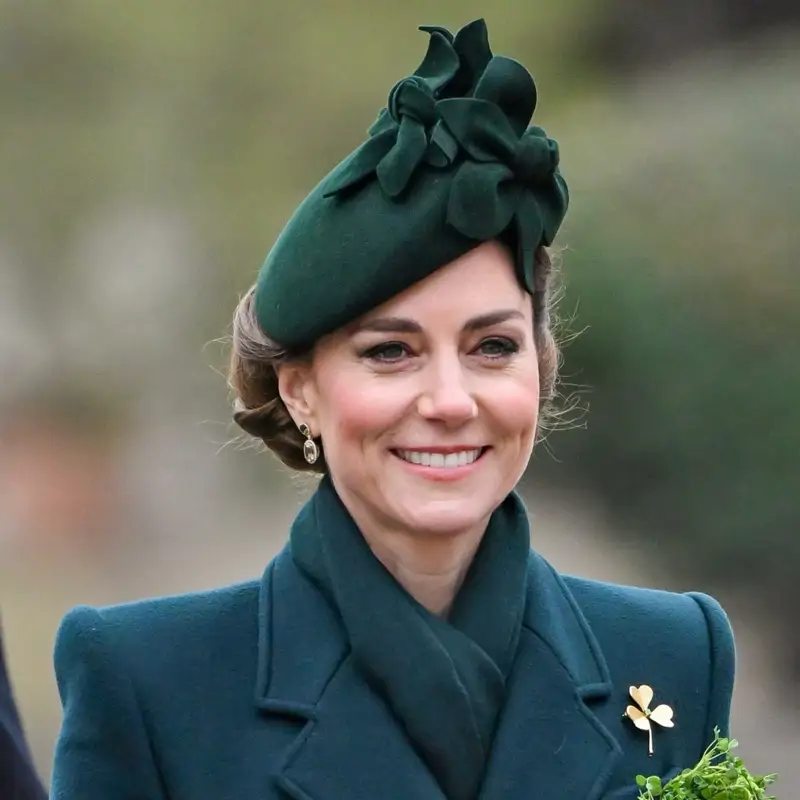 Kate Middleton, fiel a la tradición en el Día de San Patricio, sorprende con abrigo de lujo y el tocado floral más coqueto de su colección