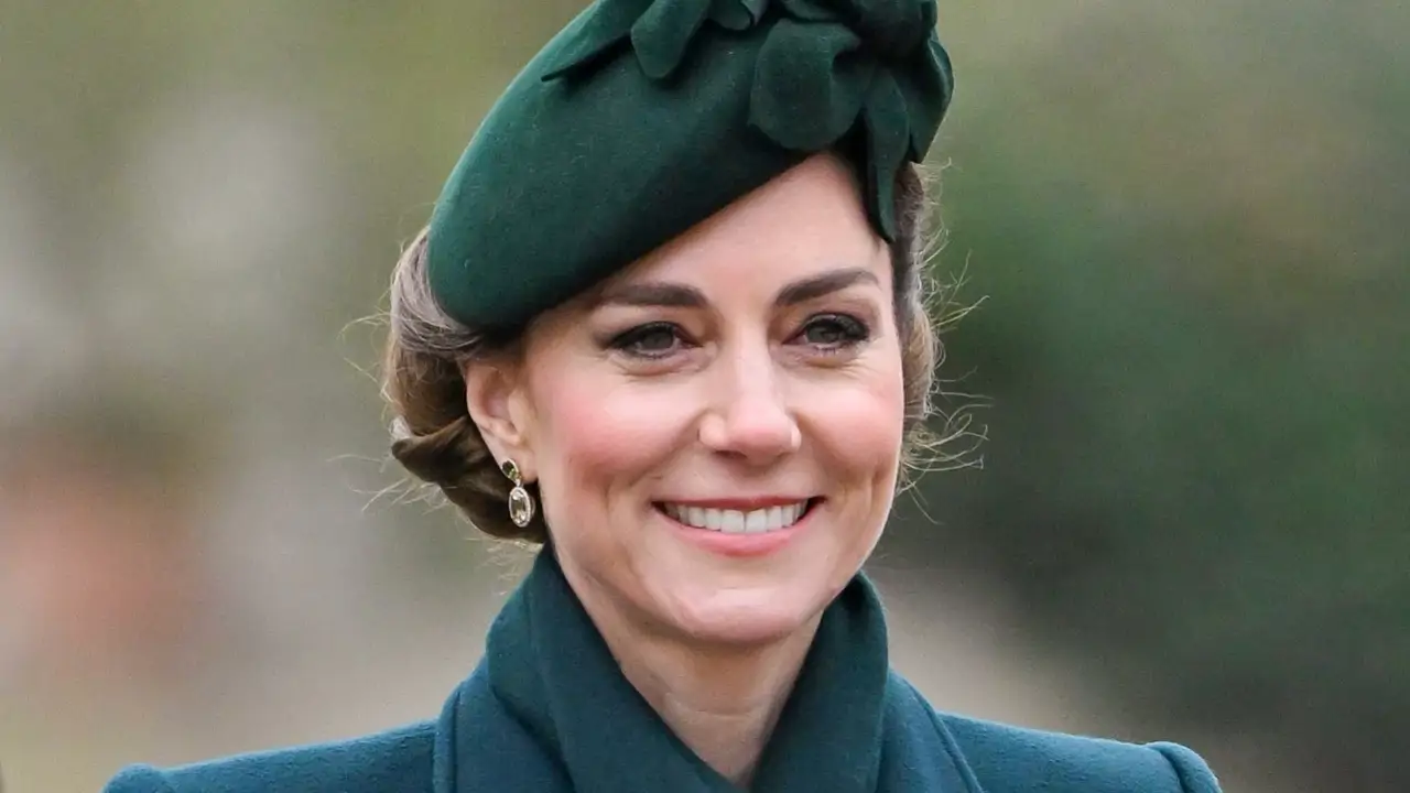 Kate Middleton, fiel a la tradición en el Día de San Patricio, sorprende con abrigo de lujo y el tocado floral más coqueto de su colección