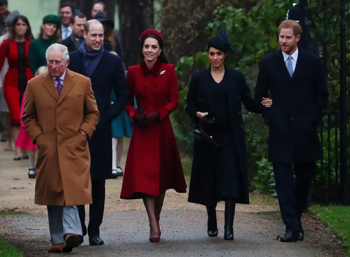 La familia del rey Carlos III en una imagen de archivo juntos a los príncipes Guillermo y Harry sus mujeres, Kate Midlleton y Meghan Markle