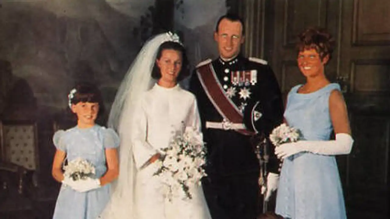 Así fue, hace 57 años, la boda ‘prohibida’ de Harald y Sonia de Noruega: “No somos víctimas de un amor pasajero”