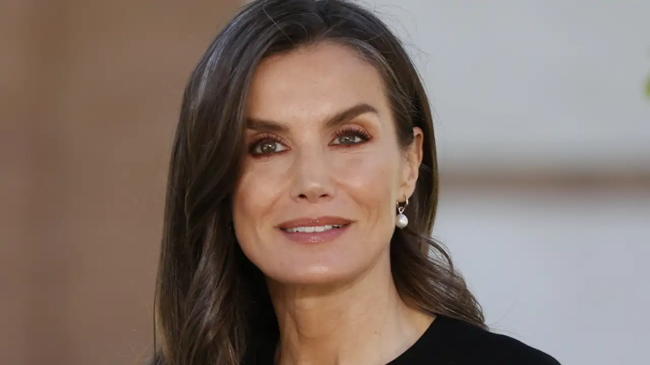 Los regalos más peculiares que ha recibido la reina Letizia: un abrigo, cubertería, joyas y uno muy especial en Dinamarca