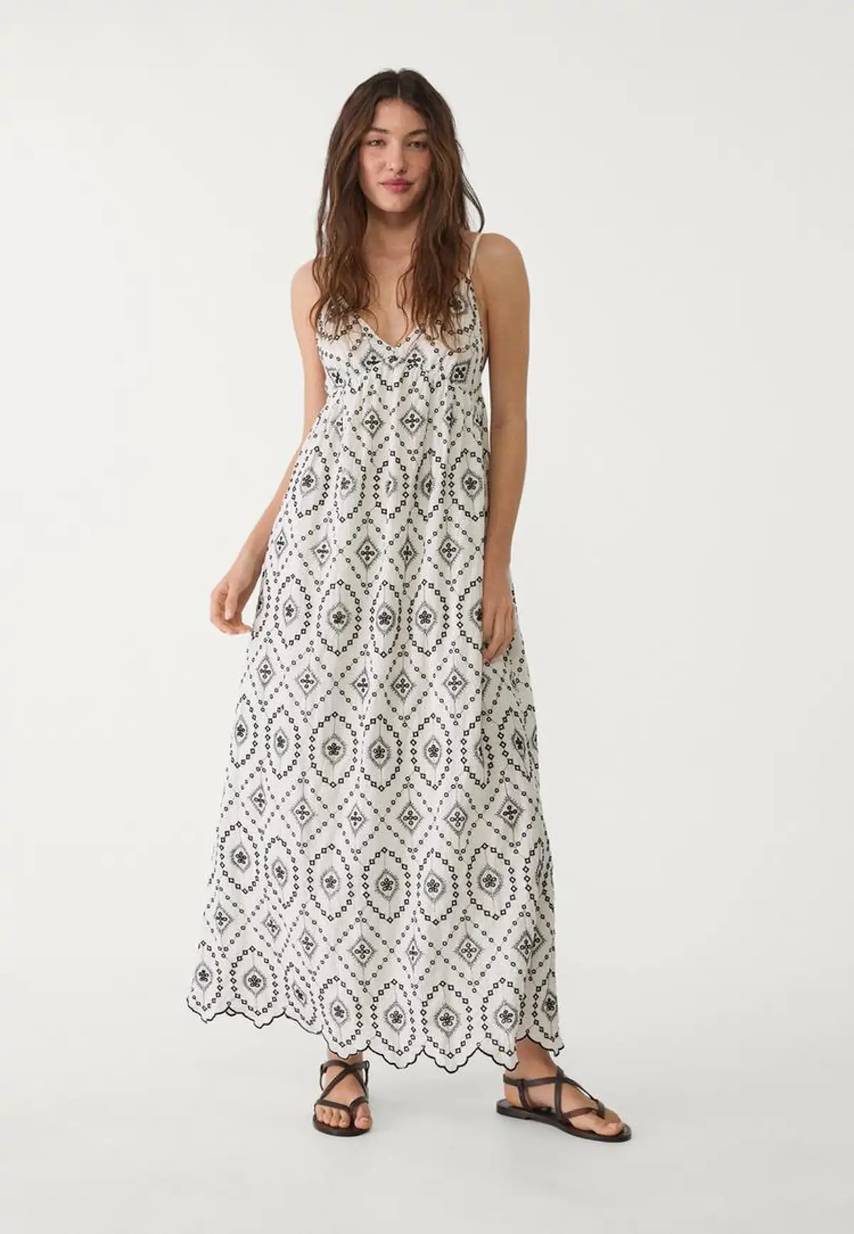 Vestido largo fluido con bordados