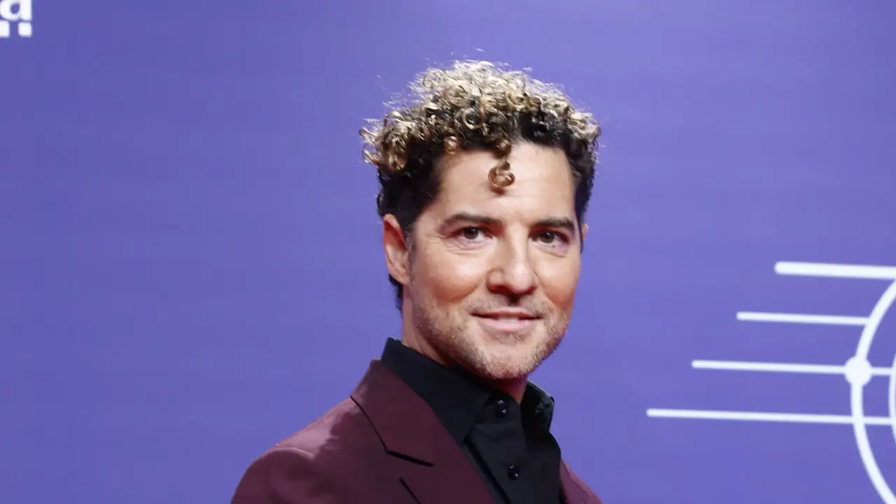 David Bisbal conmueve al hablar de la evolución de la enfermedad de su padre: "Es durillo porque cuando voy a abrazar a mi madre, se enfada conmigo"