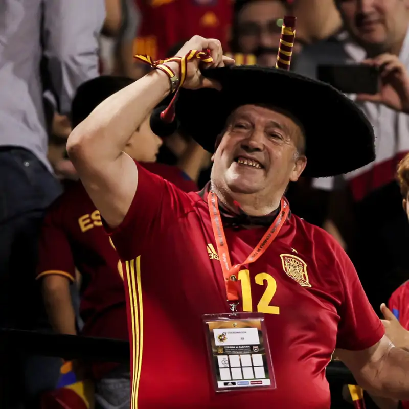 Muere Manolo el del Bombo a los 76 años: adiós al aficionado más conocido de la selección española de fútbol