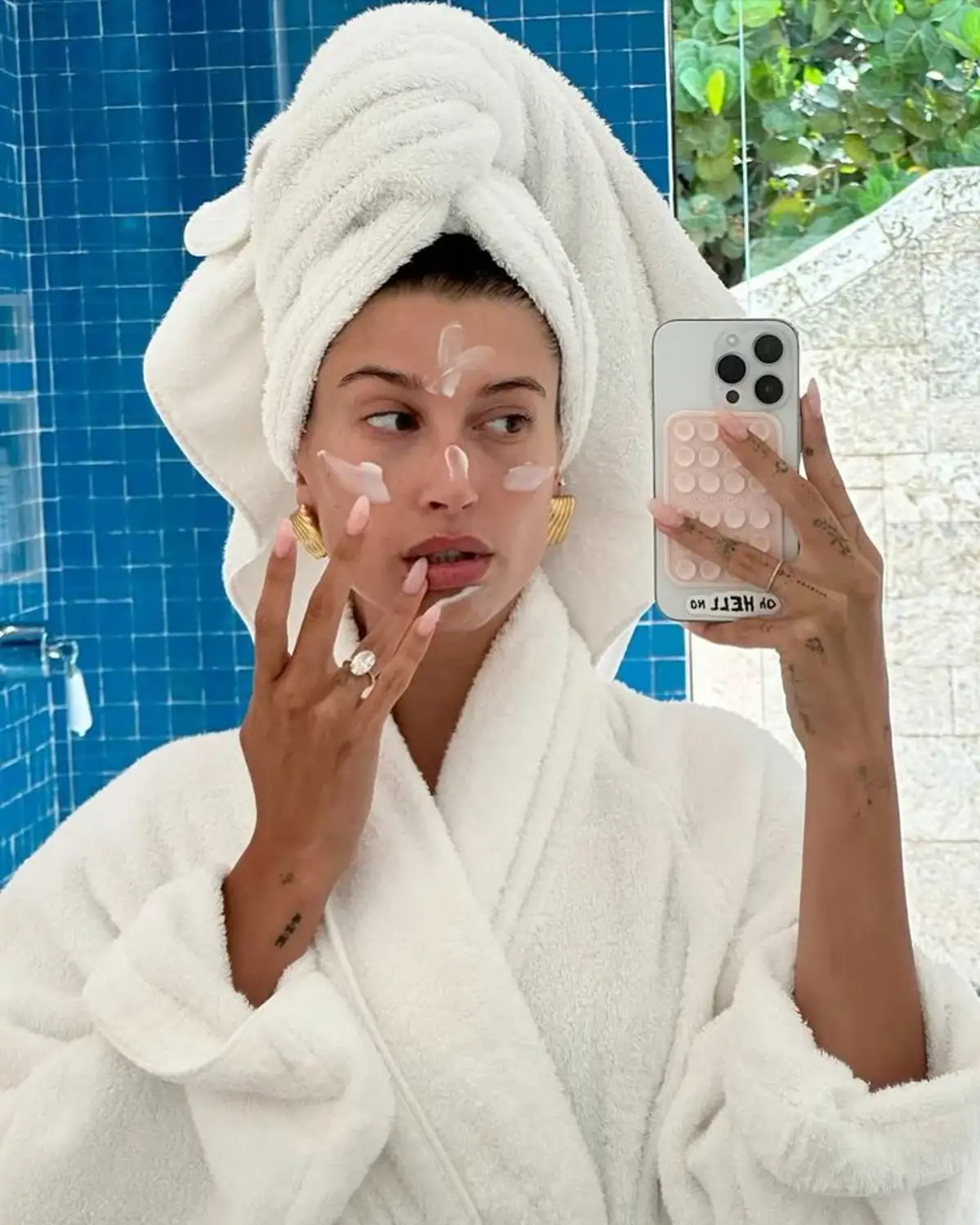 Hailey Bieber