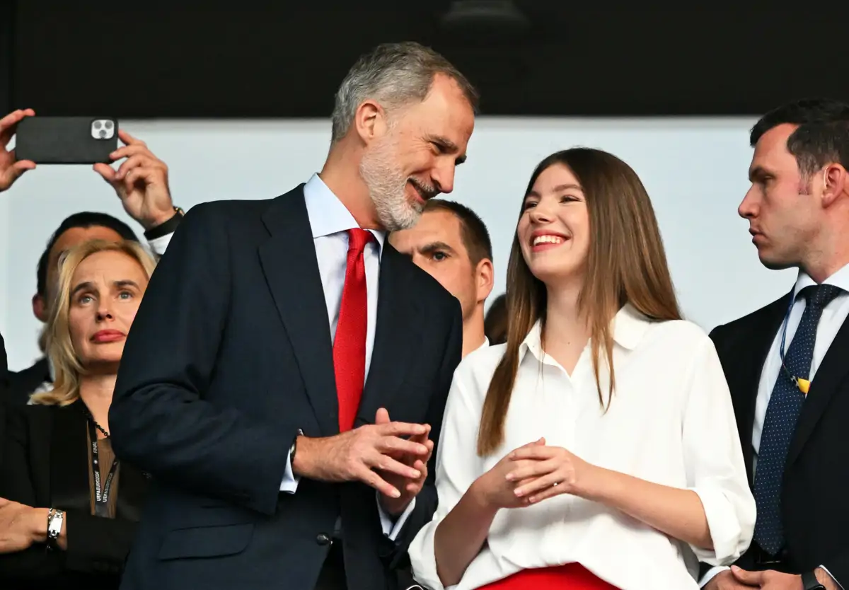 Infanta Sofía y rey Felipe