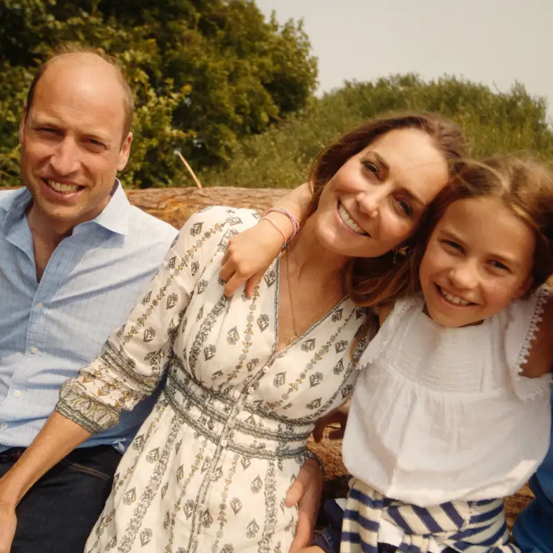 El príncipe Guillermo y Kate Middleton celebran el 10º cumpleaños de su hija, Charlotte: de la curiosa felicitación a la reacción del rey Carlos III