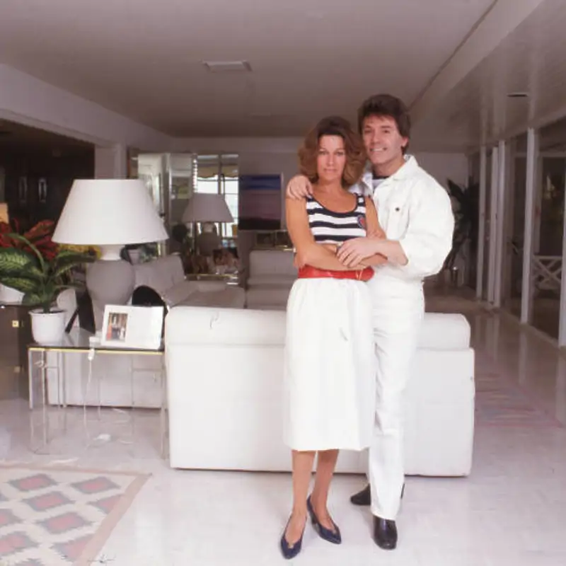 FOTOS EXCLUSIVAS | La imponente mansión de Raphael en Miami: un hogar lleno de historia que le compró a un famoso expresidente de EE.UU.