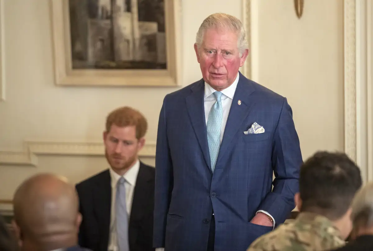 El rey Carlos y el príncipe Harry