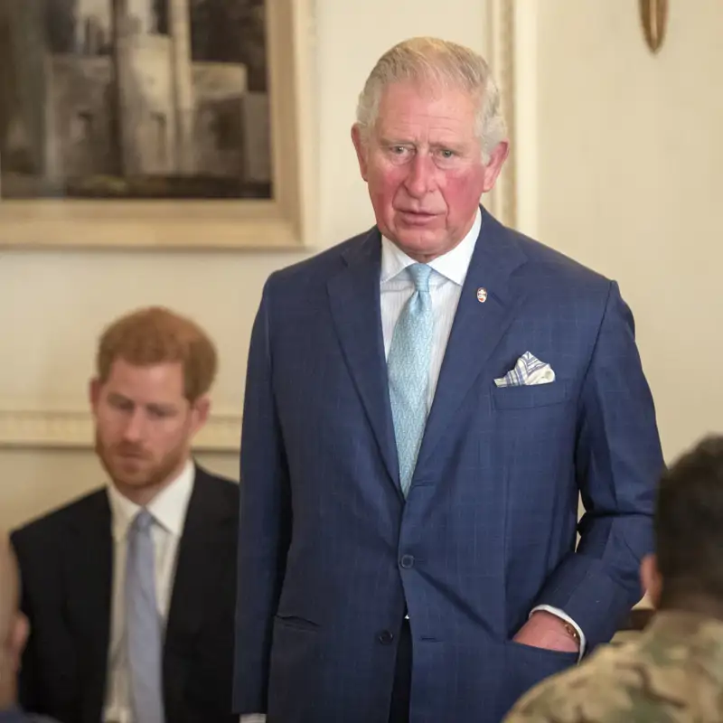 El rey Carlos y el príncipe Harry