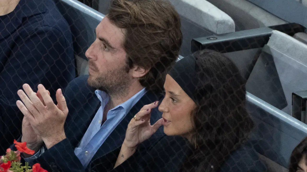 Victoria Federica y Borja Moreno afianzan su relación: dan el paso y se dejan ver en un plan junto a otros famosos