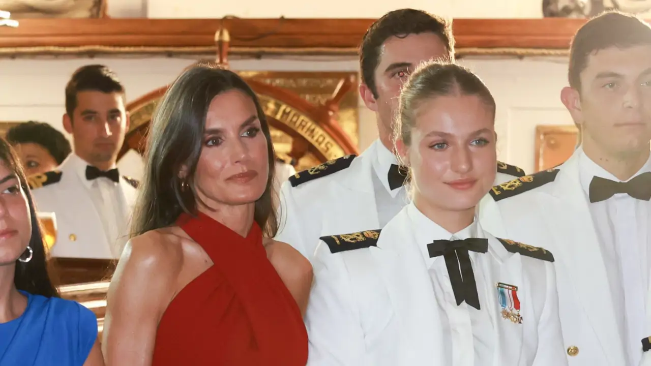 La reina Letizia, impecable con el mono más elegante de Mango que ha llevado con cuñas en su planazo con la princesa Leonor en Panamá