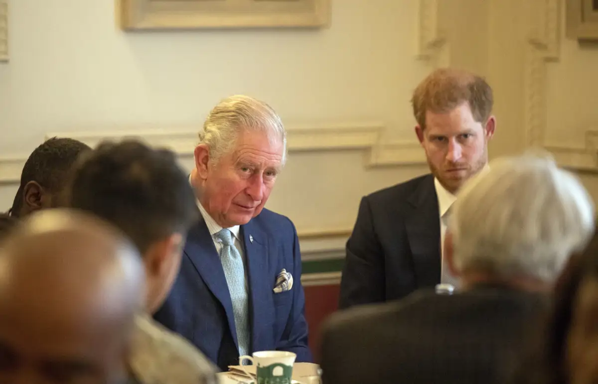 príncipe harry y carlos III