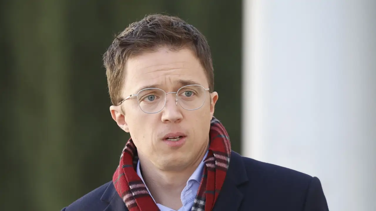 Novedades del caso Íñigo Errejón: el desafío del expolítico paraliza el proceso judicial mientras se analiza el teléfono de Elisa Mouliaá 