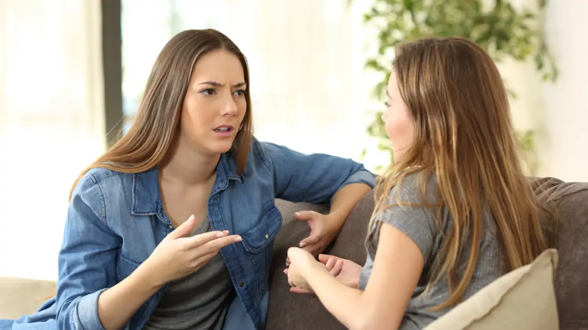 Pareja discutiendo 