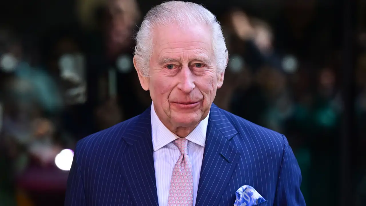 Una experta en lenguaje corporal destapa el mensaje velado del rey Carlos III al príncipe Harry en su última aparición