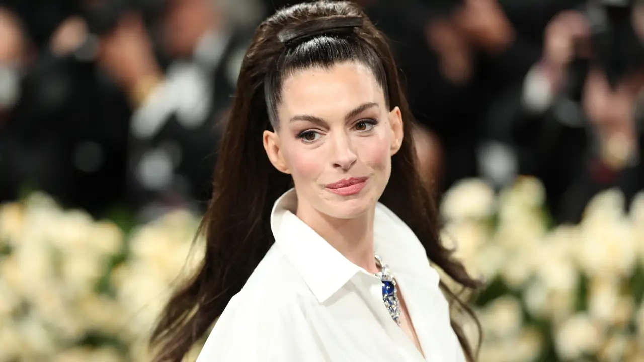 Dra. Mar Mira, médico estético, sobre la nueva cara de Anne Hathaway: "tiene un efecto de 'guapo subido' que respeta su armonía y naturalidad"