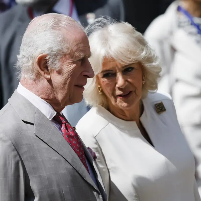 Las contrapuestas actitudes de los hijos de Carlos y Camilla: Tom Parker Bowles dispuesto a ocupar el lugar de Harry