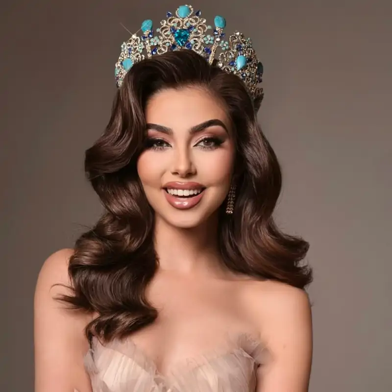 EXCLUSIVA | Corina Mrazek, la representante española en Miss Mundo 2025: "De tonta no tengo un pelo. A mí las críticas no me detienen"