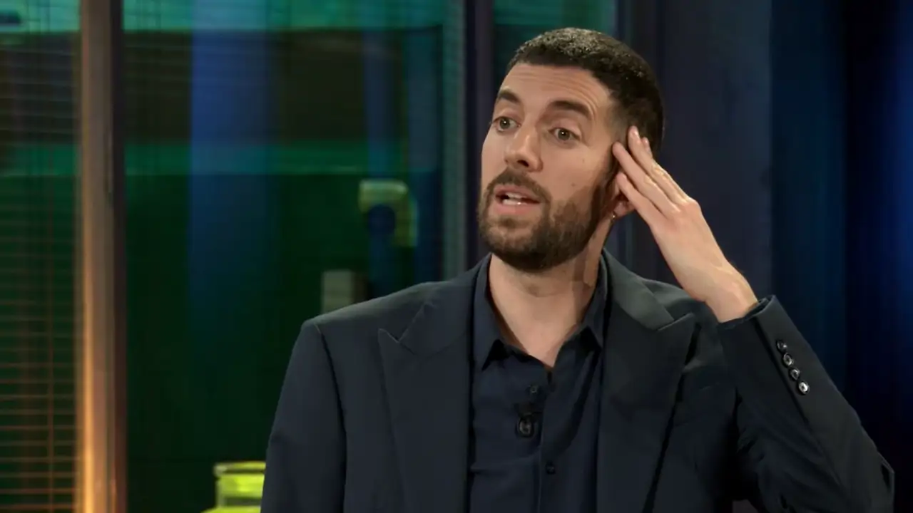 David Broncano, atónito con la insólita reacción de Antonia San Juan a una de las preguntas clásicas de 'La Revuelta'
