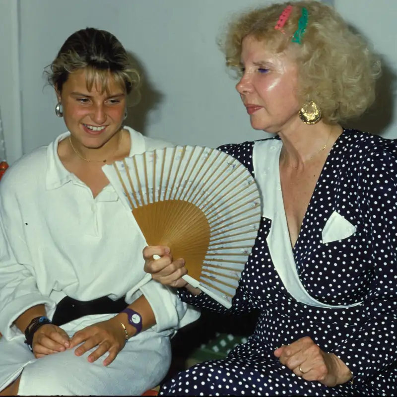 Hace 38 años, así fue la flamenca puesta de largo de Eugenia Martínez de Irujo: mil invitados, un vestido de gitana y un cerdito con ropa de bebé