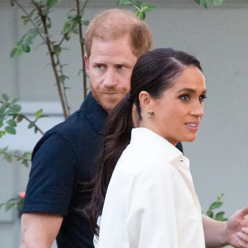 Una experta real, muy dura con Harry y Meghan: “Deberían despojarlos de sus títulos. Estamos hartos de su patética postura”
