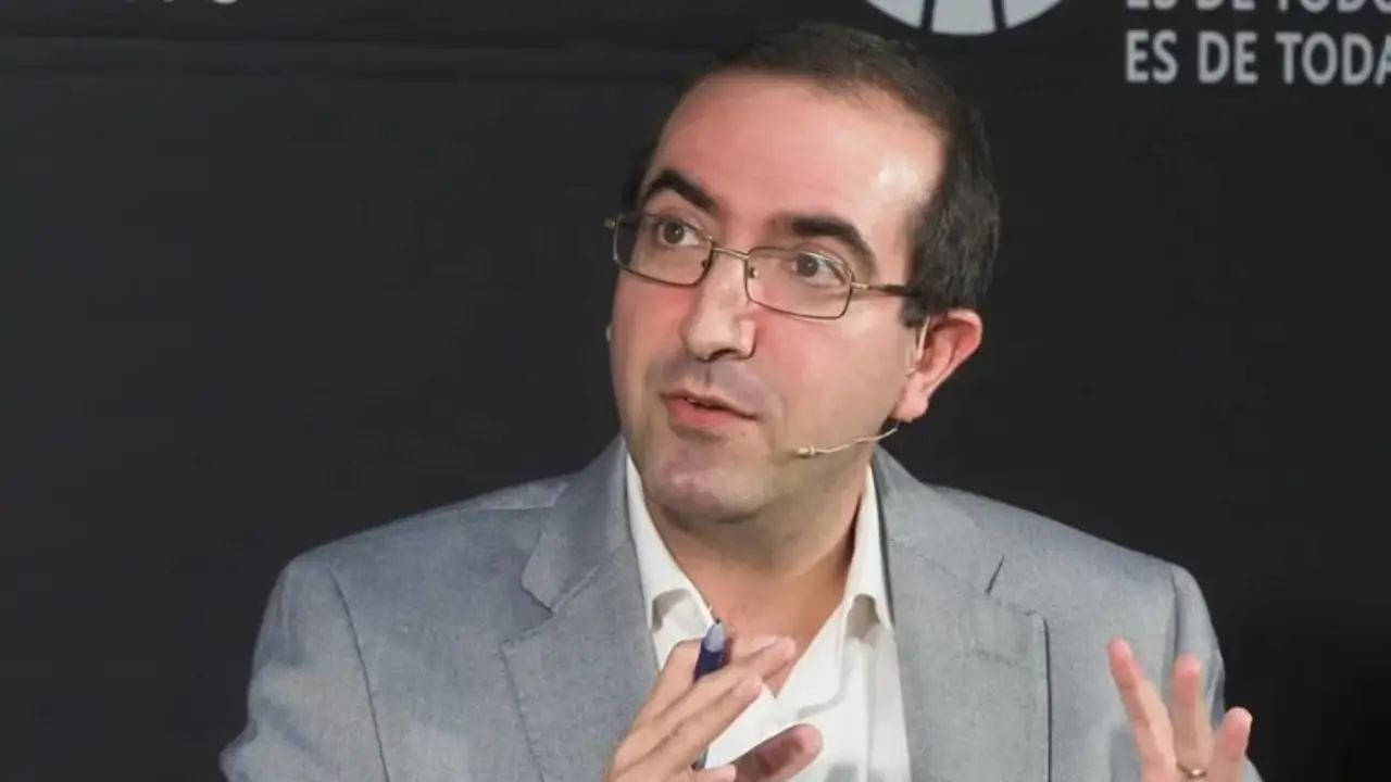 Luis Santamaría, teólogo: "Con la renuncia de Benedicto XVI y la elección de Bergoglio, ni vino el fin del mundo ni lo hará ahora porque lo dijera Nostradamus"