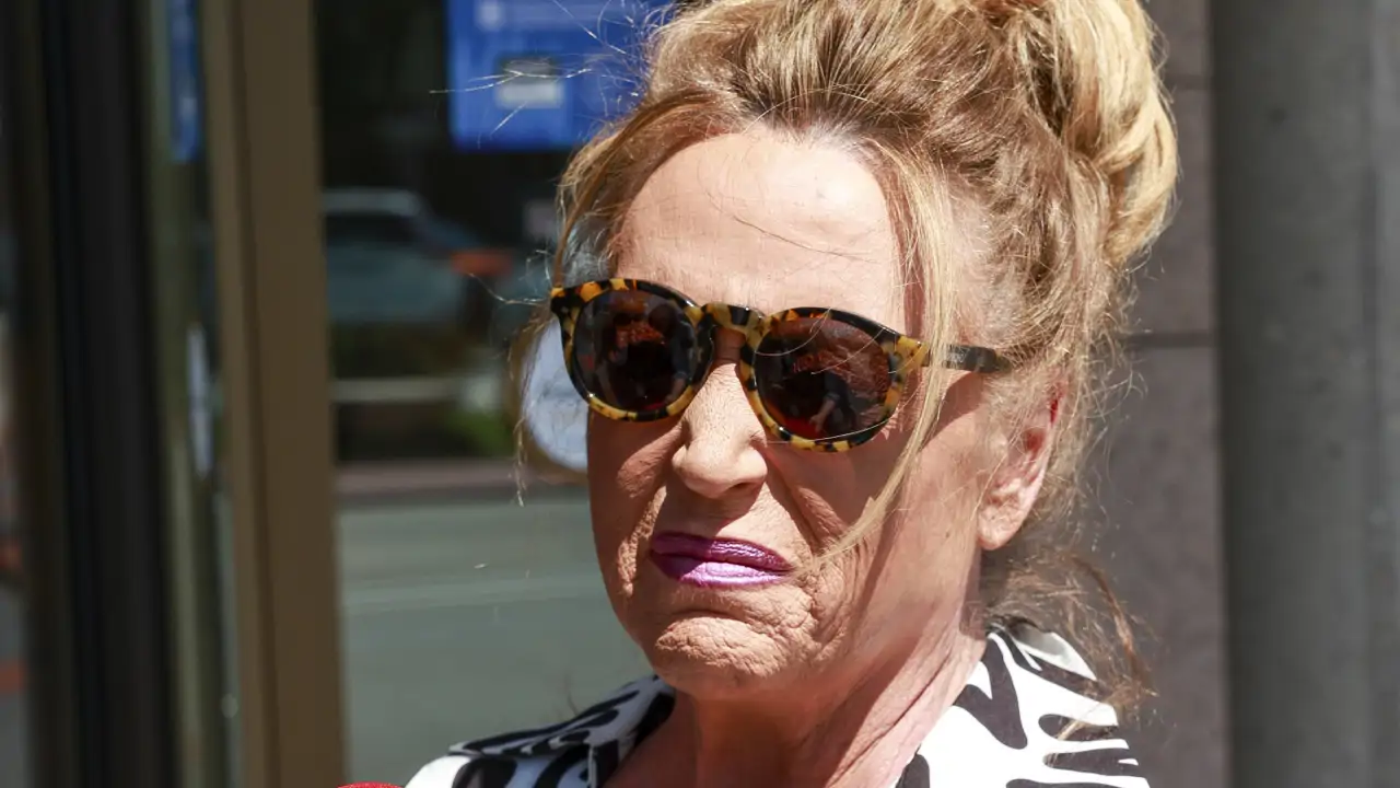 Las amargas lágrimas de Lydia Lozano en 'La familia de la Tele' dos semanas después del fallecimiento de su madre: "Estoy aquí por ella"