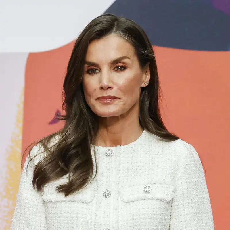Noticias del corazón: de la posibilidad de que la reina Letizia vista de flamenca a la alfombra roja de la gala MET