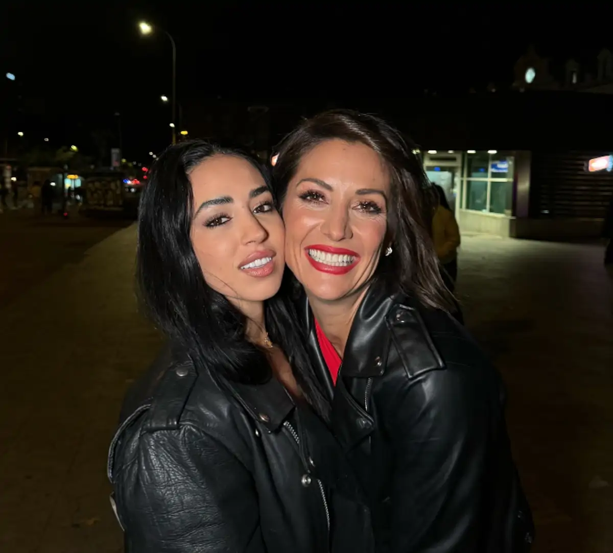 Nagore Robles y Carla Flila