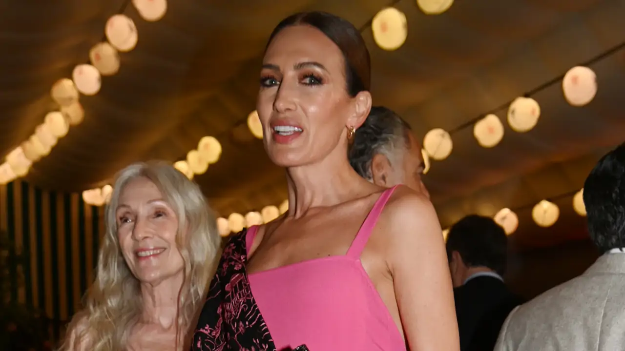 De Nieves Álvarez en rosa capote a Eugenia Martínez de Irujo con crop top: los mejores looks de las famosas para la noche de 'El Pescaíto' en la Feria de Abril